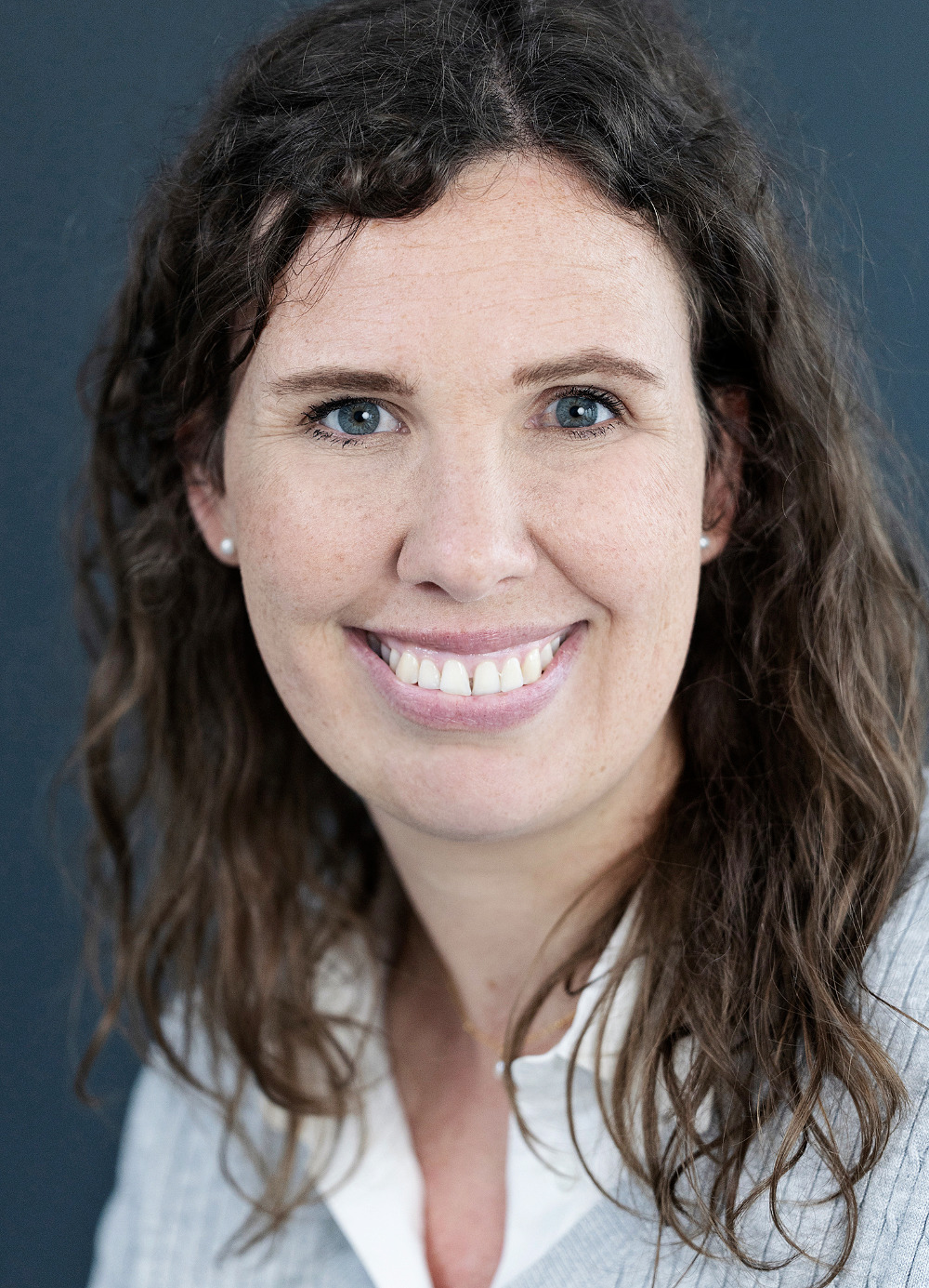 Foto zeigt Frau Malin Reineke (Pädagogische Fachkraft Autismusspezifische Sozial- und Heilpädagogische Familienhilfe Bielefeld)