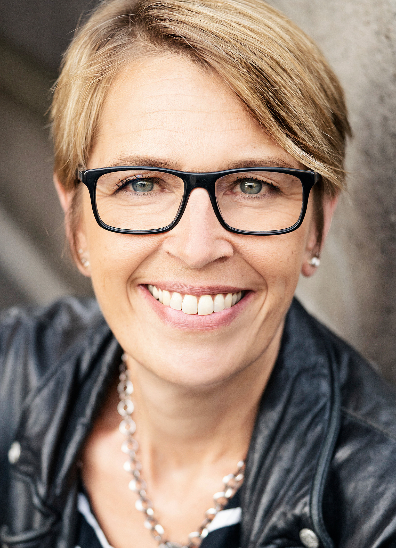Foto zeigt Melanie Esken Bereichsleitung ATZ